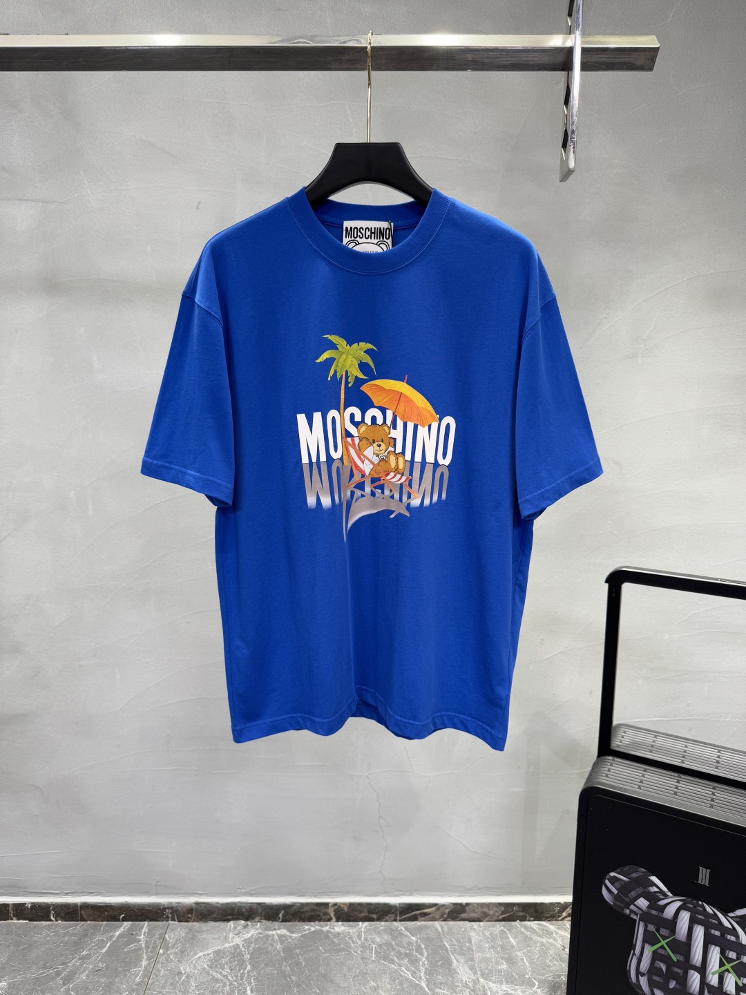 Moschino Street Style Cotton T-Shirt: Graphic Prints, Soft Cotton, Various Colors - 图片 4
