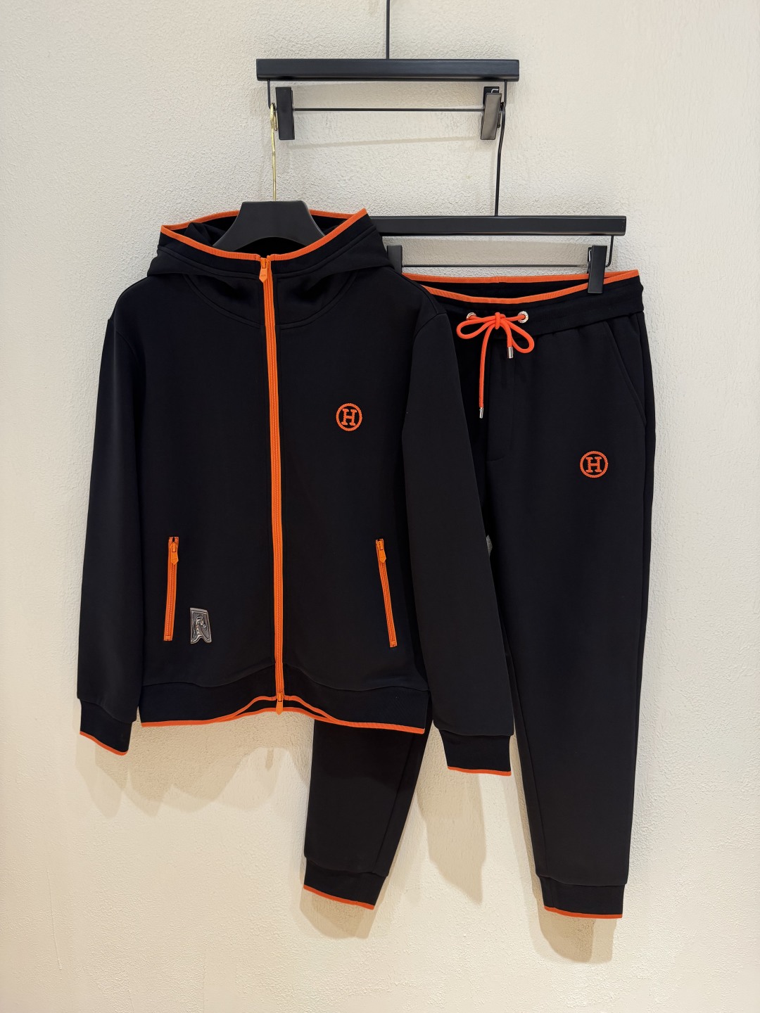 Hermes Black & Orange Sweatshirt Hoodie Pullover Pants Joggers Matching Set 2 cmp i1756242040533 3445 0 0