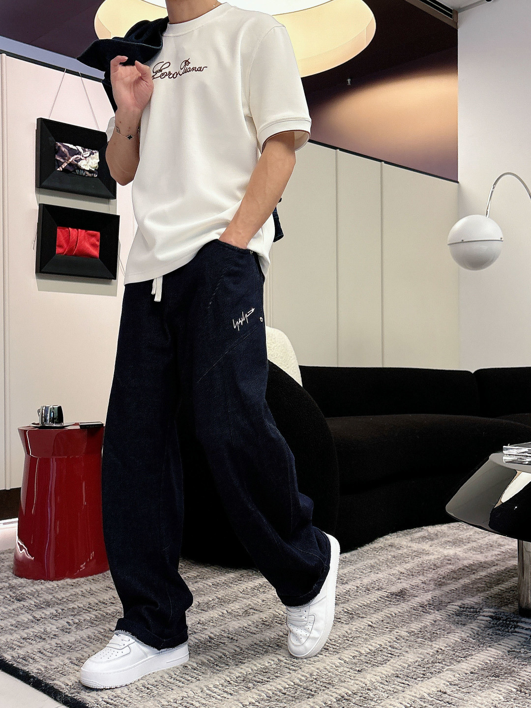 NO:594785,Lss new round neck short-sleeved T-shirt, thin velvet style, the fabric is super comfortable!  The first best product for autumn and winter base layering. Exquisite original hardware on the chest. Low-key, highlighting the brand’s luxurious style. The clean version of the basic model is recommended!  This short TEE is made of pure cotton composite velvet fabric, which is soft and waxy to the touch, and is extremely comfortable and skin-friendly when worn next to the body!  Chest. Original custom collar label. Slim-fitting basic cut is the preferred color for most men. Washed gray and white. Size M-319860909Lss新款圆领短袖T恤,加薄绒款,面料超级舒服！秋冬打底首先佳品.胸口精致驴原版五金.低调彰显出品牌奢华风格.基础款净版推荐！此款短TEE甄选纯棉复合加绒面料,触感软糯,贴身穿着极致舒适亲肤！胸口.领标原版定制.修身合体的基础版型裁剪为多数男性的搭配首选颜色水洗灰.白色.码数M-3XL（/140斤建议L）,,louis vuitton,T-shirt,tees，t-shirt,alexander wang,Men's clothing