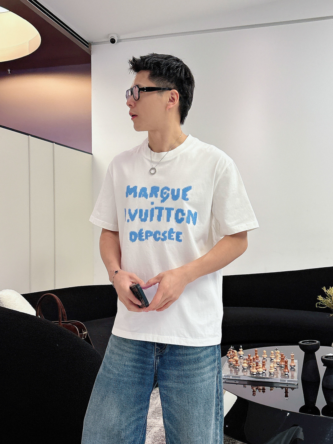 NO:594784,Donkey brand 26ss new trendy T-shirt!  Original order recommendation ~ Classic hollow embroidery three-dimensional craftsmanship on the chest. The color of the brand letters has a strong visual impact and fashion sense!  Made of 230g pure cotton texture. Customized original thread. Comfortable and breathable. All three standards are met!  Color Black. White. Size M-3XL (/140 catties recommended L),, louis vuitton, tees, t-shirt, alexander wang19860909驴牌 26ss新款潮牌T恤！原单推荐～胸口经典中空绣立体工艺. 品牌字母色彩视觉冲击力时尚感强！采用230g纯棉质地.订做原版螺纹.手感舒适透气.三标齐！颜色黑色.白色.码数M-3XL（/140斤建议L）,,louis vuitton,tees，t-shirt,alexander wang,Men's clothing