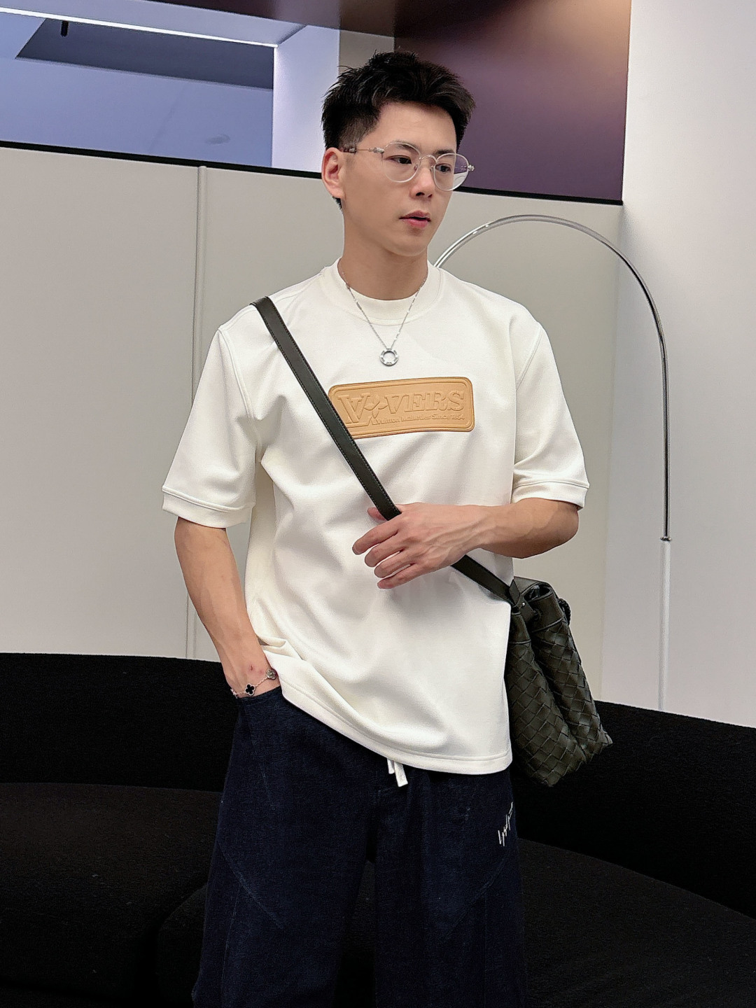 NO:594786,Donkey brand 25ss new round neck short-sleeved T-shirt, plus thin velvet, the fabric is super comfortable!  The first best product for autumn and winter base layering. Exquisite original hardware on the chest. Low-key, highlighting the brand’s luxurious style. The clean version of the basic model is recommended!  This short TEE is made of pure cotton composite velvet fabric, which is soft and waxy to the touch, and is extremely comfortable and skin-friendly when worn next to the body!  Chest. Original custom collar label. Slim-fitting basic cut is the preferred color for most men. Washed gray and white. Size M-319860909驴牌 25ss新款圆领短袖T恤,加薄绒款,面料超级舒服！秋冬打底首先佳品.胸口精致驴原版五金.低调彰显出品牌奢华风格.基础款净版推荐！此款短TEE甄选纯棉复合加绒面料,触感软糯,贴身穿着极致舒适亲肤！胸口.领标原版定制.修身合体的基础版型裁剪为多数男性的搭配首选颜色水洗灰.白色.码数M-3XL（/140斤建议L）,,louis vuitton,T-shirt,tees，t-shirt,alexander wang,Men's clothing