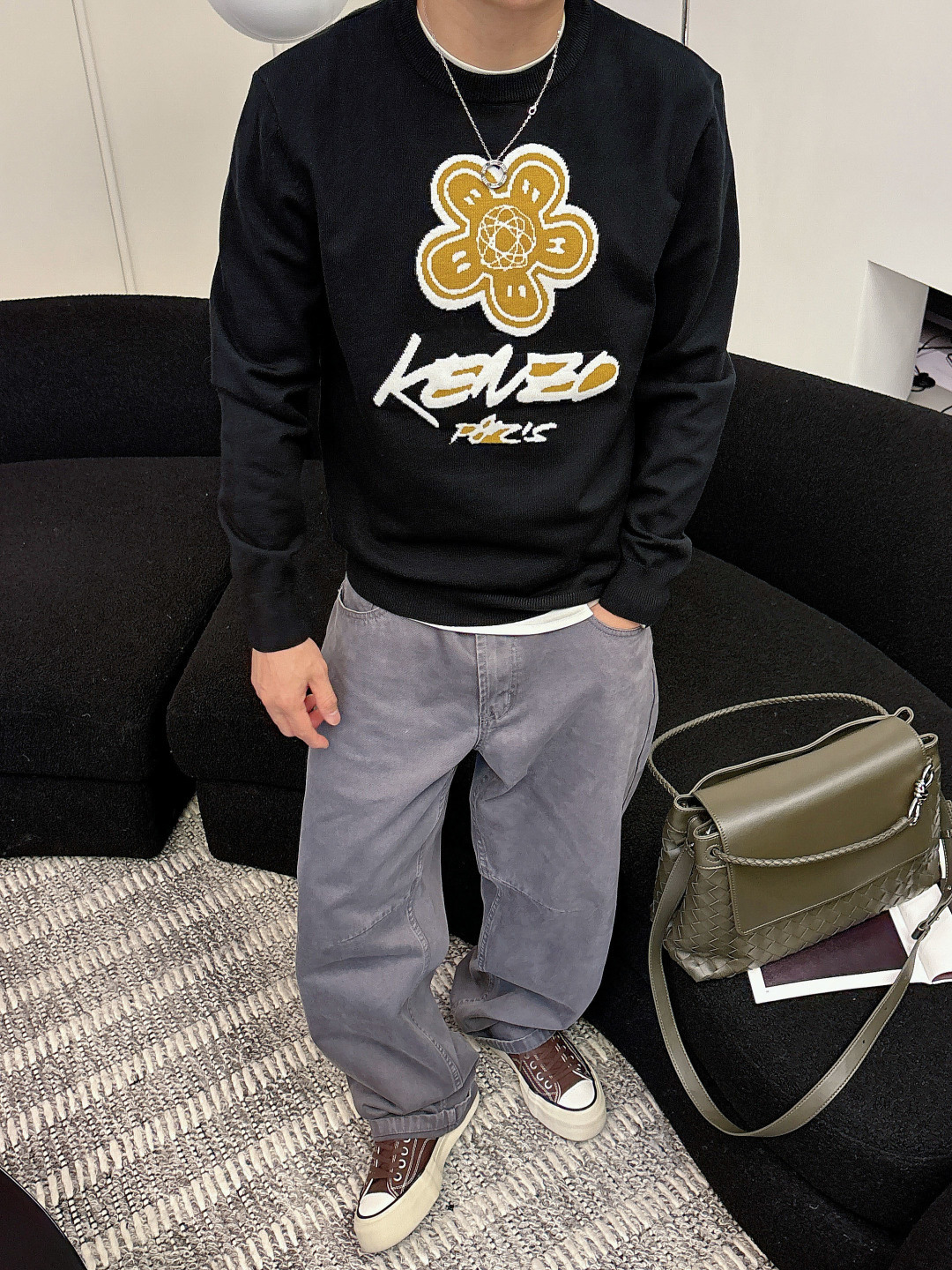 NO:594787,KENZO 25sS new pullover sweater. The logo on the front of the chest is very recognizable, and the brand letter logo on the back. The same jacquard craftsmanship. Simple and fashionable! Wool blended fabric. Soft and comfortable, just right for autumn and winter. Loose fit, strong tolerability, it is OK to match jeans or casual pants, and can be worn for commuting and leisure. The classic logo design highlights the brand identity, a must-have for fashion lovers!  European size S-XL (/145 pounds recommended M),,jeans,alexander wang19860909KENZO 25sS新款套头羊毛衫. 胸前提花Logo超有辨识度,后背相应品牌字母标识.同样提花工艺.简约又时髦!羊毛混纺面料.柔软舒适,秋冬穿刚刚好.宽松版型,包容性强,搭配牛仔裤或休闲裤都很OK,通勤休闲都能穿计.经典Logo设计,彰显品牌身份,时尚爱好者必入! 欧码S-XL（/145斤建议M）,,jeans,alexander wang,Men's clothing