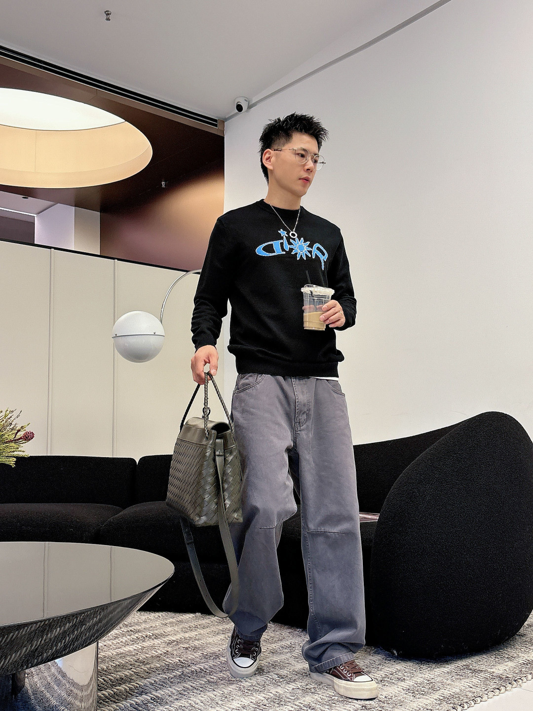 NO:594782,Dior 25ss new pullover sweater. The logo on the front of the chest is very recognizable, and the back corresponds to the brand letter logo. The same jacquard craftsmanship. Simple and fashionable! Wool blended fabric. Soft and comfortable, just right for autumn and winter. Loose fit, strong tolerability, it is OK to match jeans or casual pants, and can be worn for commuting and leisure. The classic logo design highlights the brand identity, a must-have for fashion lovers!  European size S-XL (/145 pounds recommended M), dior, jeans, alexander wang19860909迪奥 25ss新款套头羊毛衫. 胸前提花Logo超有辨识度,后背相应品牌字母标识.同样提花工艺.简约又时髦!羊毛混纺面料.柔软舒适,秋冬穿刚刚好.宽松版型,包容性强,搭配牛仔裤或休闲裤都很OK,通勤休闲都能穿计.经典Logo设计,彰显品牌身份,时尚爱好者必入! 欧码S-XL（/145斤建议M）,,dior,jeans,alexander wang,Men's clothing