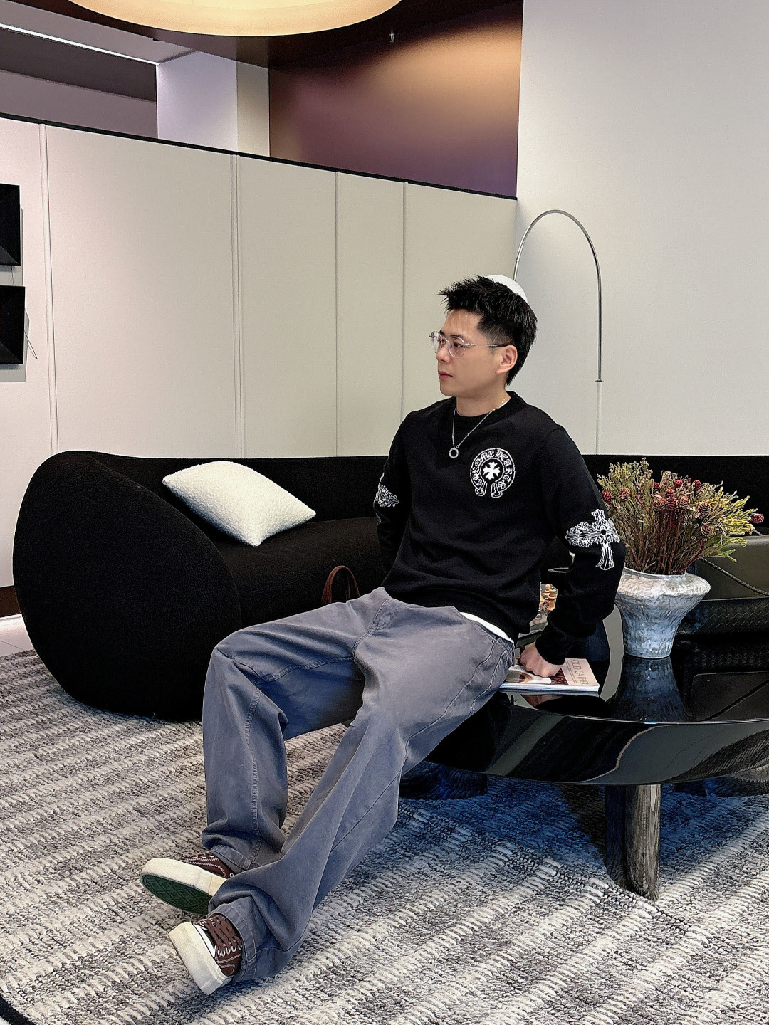 NO:594780,Kroxin 25ss new pullover sweater. The logo on the front of the chest is very recognizable, and the brand letter logo on the back. The same jacquard craftsmanship. Simple and fashionable! Wool blended fabric. Soft and comfortable, just perfect for autumn and winter. Loose fit, strong tolerance, it is OK to match jeans or casual pants, and can be worn for commuting and leisure. Classic logo design, highlighting the brand identity, a must-have for fashion lovers! European sizes S-XL (/145 pounds recommended M), chrome  hearts,jeans,alexander wang19860909克罗心 25ss新款套头羊毛衫. 胸前提花Logo超有辨识度,后背相应品牌字母标识.同样提花工艺.简约又时髦!羊毛混纺面料.柔软舒适,秋冬穿刚刚好.宽松版型,包容性强,搭配牛仔裤或休闲裤都很OK,通勤休闲都能穿计.经典Logo设计,彰显品牌身份,时尚爱好者必入! 欧码S-XL（/145斤建议M）,,chrome hearts,jeans,alexander wang,Men's clothing