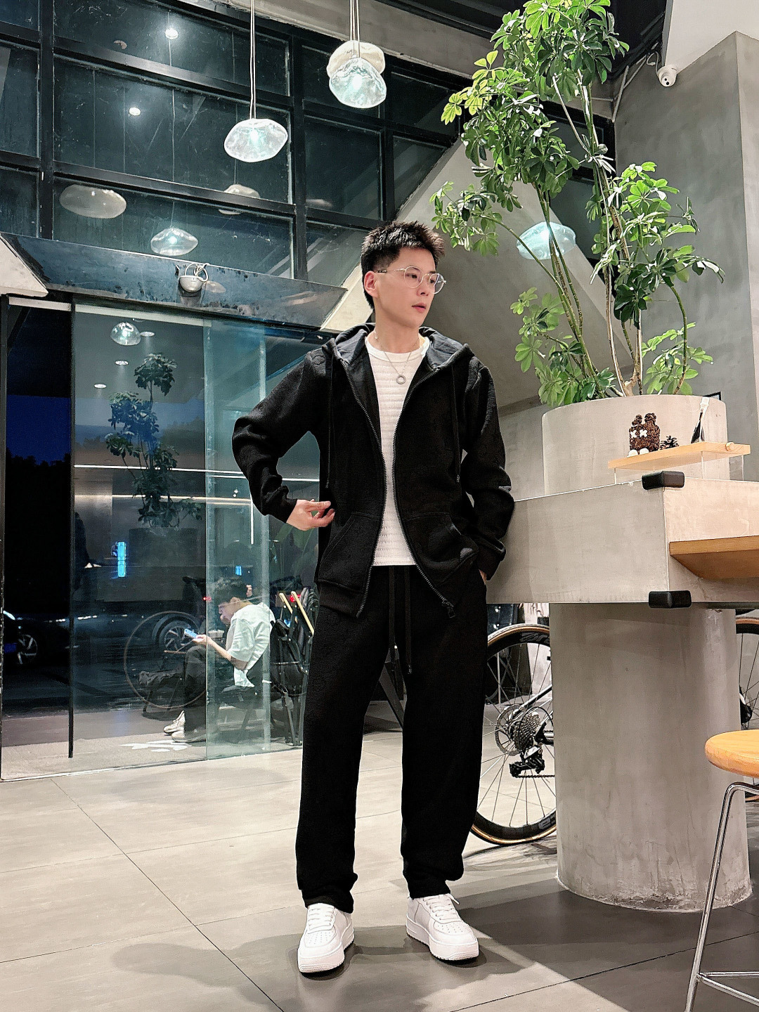 NO:594797,Jacket, hood, pants Donkey brand classic zipper hooded suit!  The detachable and velvet warm style is recommended for 1925 autumn and winter!  Classic LV old pattern. Customized jacquard fabric all over the body. Classic monogram elements, highly recognizable!  Fashionable and fashionable!  Blended material towel base fabric is soft, breathable and comfortable on the upper body!  Versatile, simple and effortless, casual shoes can be worn on the street!  Color black. Off-white. New navy blue. European size S-XL (175/145 pounds recommended M),, louis vuitton, louis vuitton, jackets & coats, hats, alexander wang19860909外套,连帽,裤 驴牌 经典拉锁连帽款套装！可拆分加绒保暖款推荐1925秋冬新款！经典lv老花纹.满身定制面料提花工艺.经典monogram元素,辨识度高！时髦.洋气！混纺材质毛巾底面料 柔软透气 上身舒适！百搭简单不费力 随意休闲鞋可以上街！颜色黑色.米白.新藏蓝. 欧码S-XL（175/145斤建议M）,,louis vuitton,louis vuitton,jackets & coats,hats,alexander wang,Men's clothing