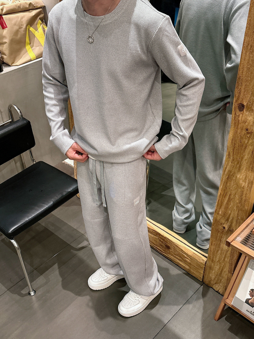 NO:594806,Sweatshirt, pants alo25s new knitted sweatshirt, can be matched with suits!  Soft and comfortable, perfect for autumn and winter wear!  Straight-leg tailoring modifies the shape of the legs, slimming and high waist drawstring design, easily adjustable, practical and convenient. The trousers are straight-leg, which is OK to match with sports shoes or casual shoes, and can be worn for daily commuting, home, and light exercise. The light blue has low saturation, is versatile and not picky, and is a must-have for simple style!  European sizes S-XL (L recommended for 145 pounds), sneakers, hoodie, sweatshirts, alexander wang19860909卫衣,裤 alo25s新款针织卫衣,可搭配套装！柔软舒适,秋冬穿超合适！直筒剪裁修饰腿型,显瘦又显高腰部抽绳设计,松紧随心调节,实用又方便.裤脚直筒,搭配运动鞋或休闲鞋都很OK,日常通勤、居家、轻运动都能穿.浅蓝色低饱和度,百搭不挑人,简约风必备！欧码S-XL（/145斤建议L）,,sneakers,hoodie,sweatshirts,alexander wang,Men's clothing