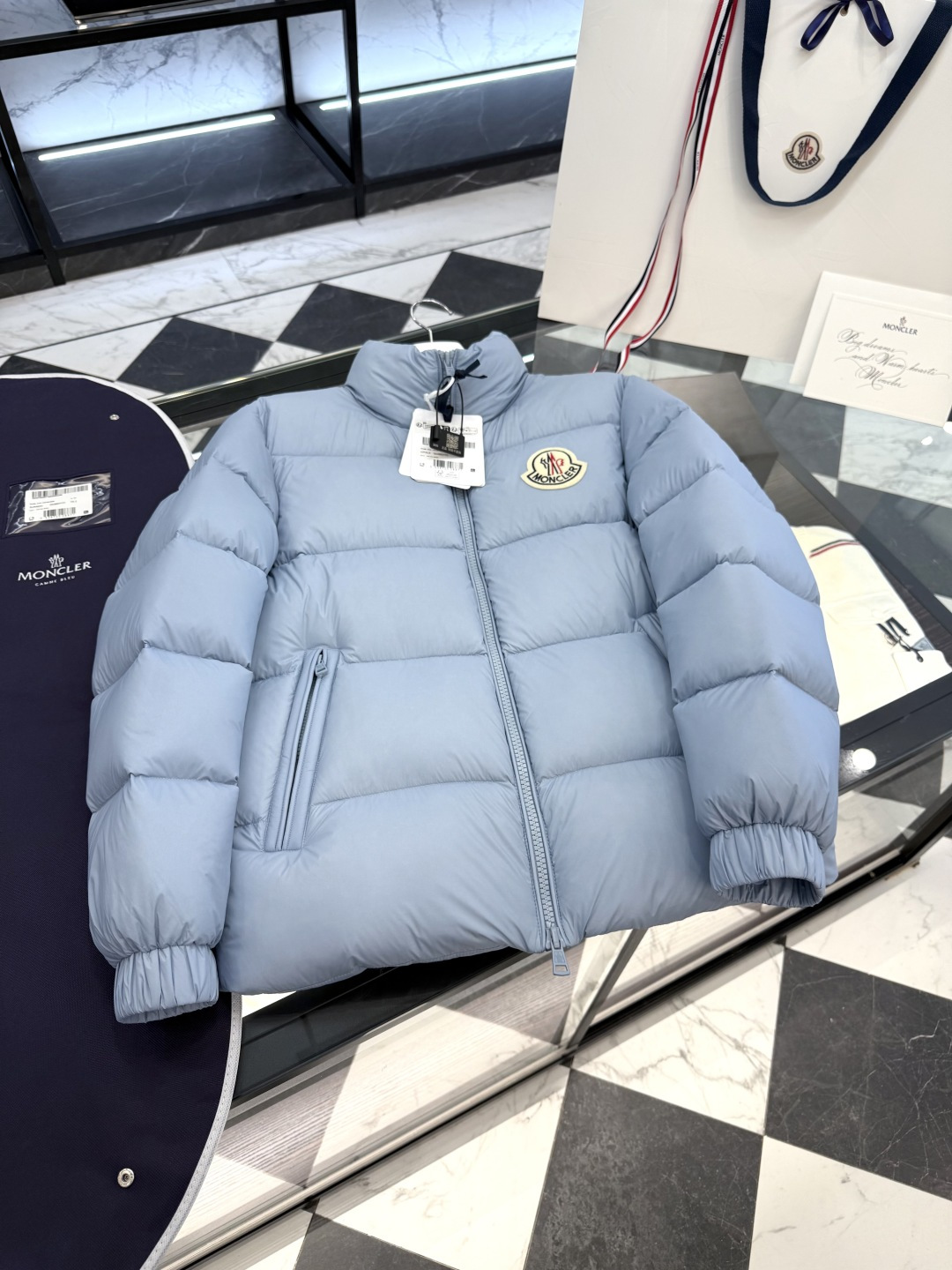 NO:509383,Moncler Citala short men's down jacket jacket. More details and real shots. Original matching hardware. D00750,,jackets & coats,jackets & coats,down jacket,alexander wang19860909Moncler Citala短款男士羽绒服夹克外套.更多细节实拍.原厂配套五金. D00750,,jackets & coats,jackets & coats,down jacket,alexander wang,Men's clothing