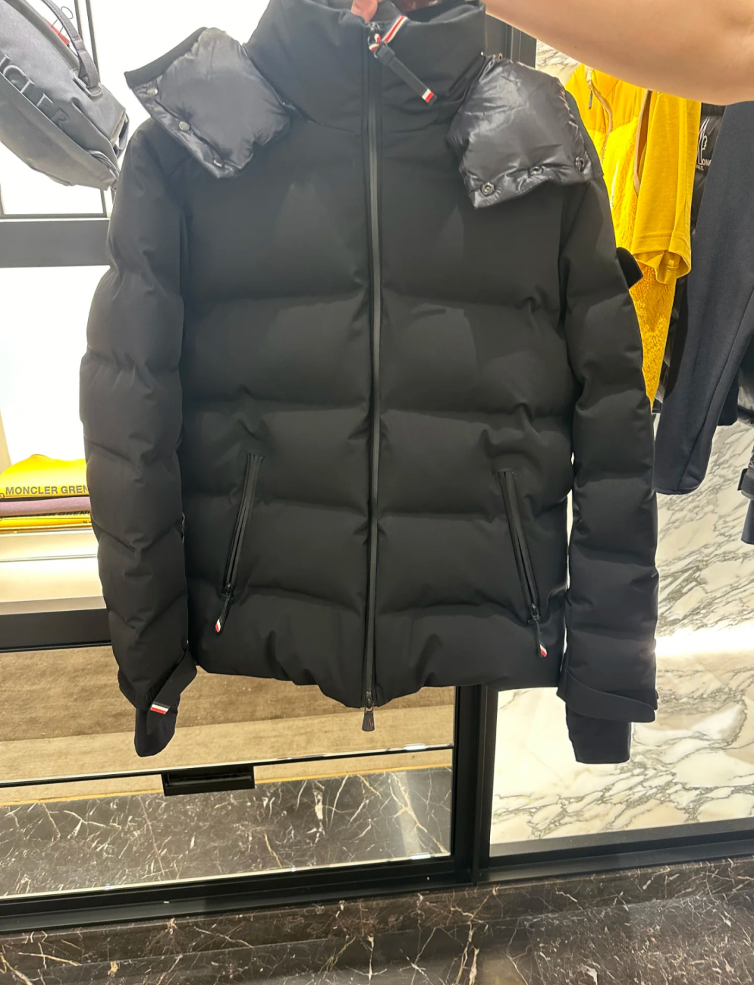 Moncler Montgetech高端男士短款羽绒夹克外套.柜台实拍展示.