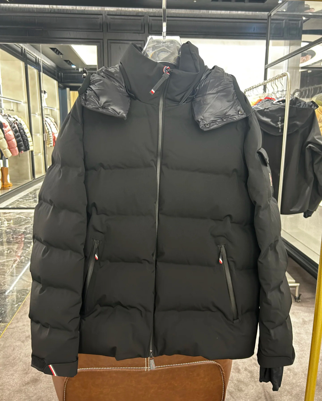 Moncler Montgetech高端男士短款羽绒夹克外套.柜台实拍展示.