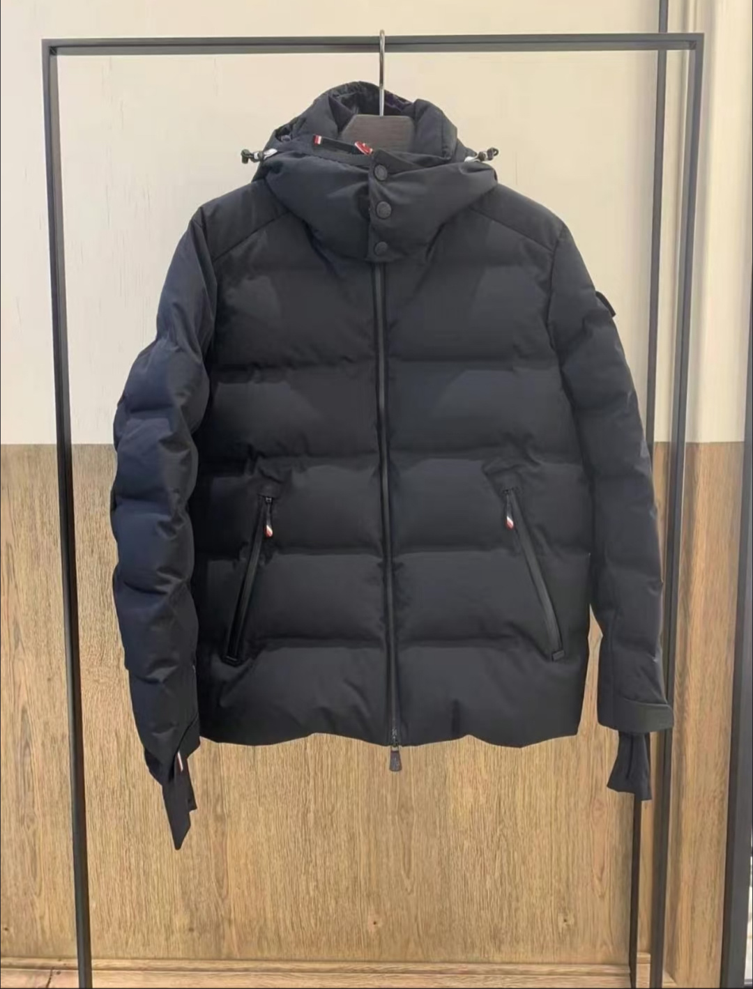 Moncler Montgetech高端男士短款羽绒夹克外套.柜台实拍展示.