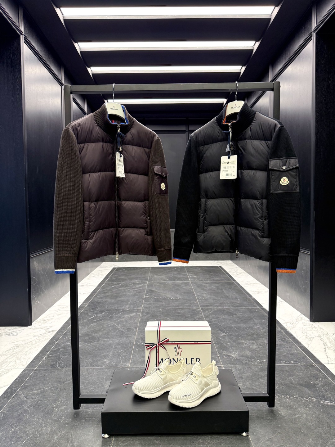 L-4XL（对应1-5码） P320 monzz05 
Moncler Cardigan男士羽绒加衬羊毛和羊绒拉链开衫.深棕色/黑色.两色推送. D00680