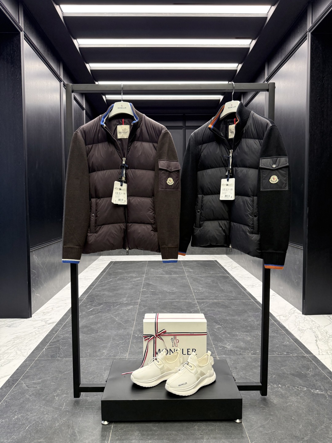 L-4XL（对应1-5码） P320 monzz05 
Moncler Cardigan男士羽绒加衬羊毛和羊绒拉链开衫.深棕色/黑色.两色推送. D00680