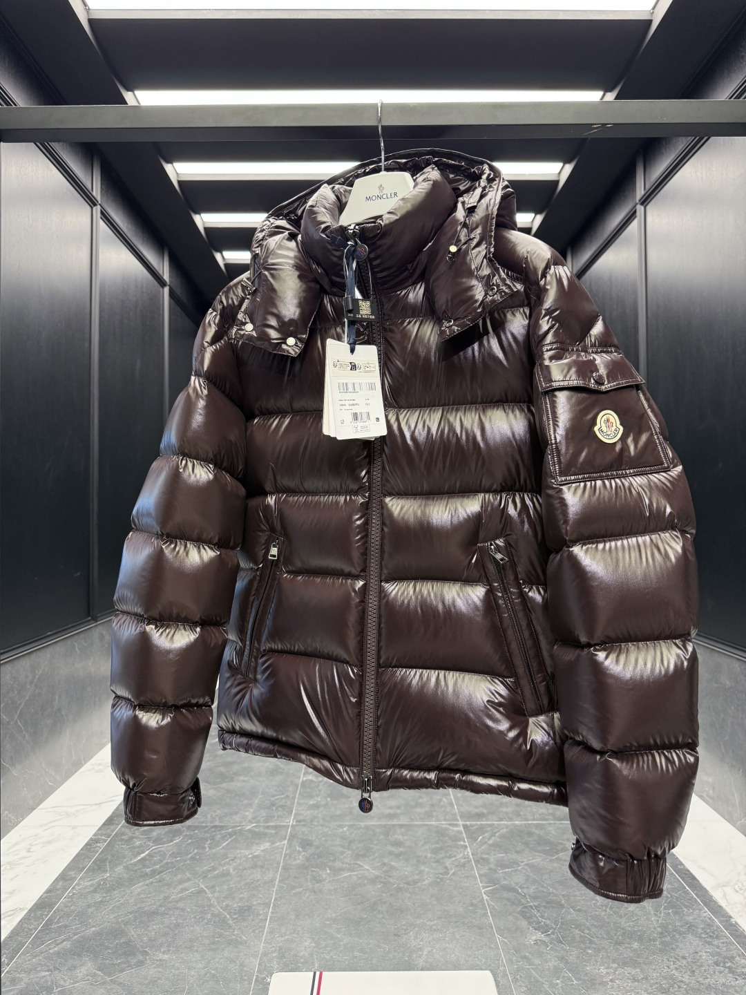 高版本特级羽绒⬆️Moncler Maya经典短款羽绒服夹克外套.⚠️限定深棕色（巧克力色），市面唯一对