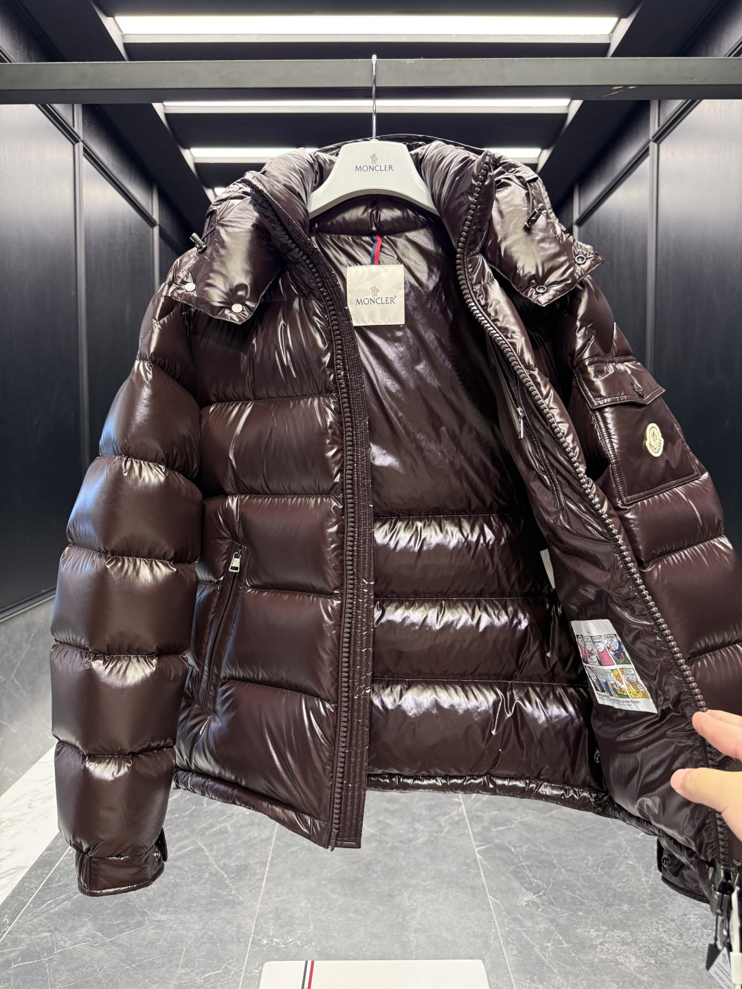 高版本特级羽绒⬆️Moncler Maya经典短款羽绒服夹克外套.⚠️限定深棕色（巧克力色），市面唯一对