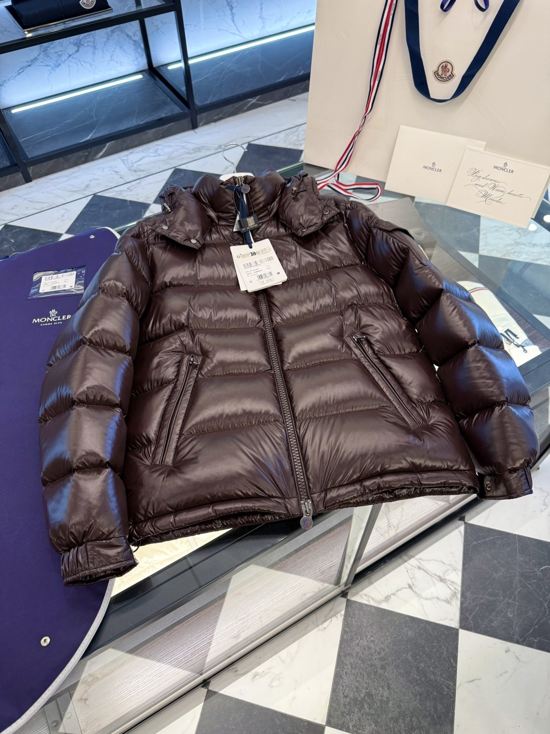 NO:623613,Price adjustment Moncler Maya limited edition dark brown (chocolate color) more details real shot.,,alexander wang19860909调价 Moncler Maya限定深棕色（巧克力色）更多细节实拍.,,alexander wang,Men's clothing