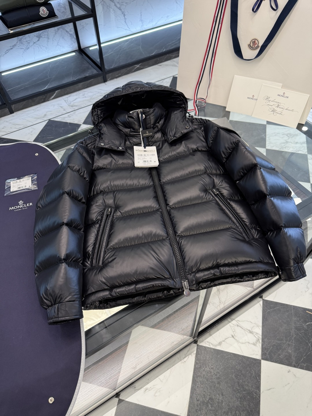 NO:623598,Price increase for Moncler Maya classic down jacket. Classic Maya (latest vintage) fabrics are on sale at the counter. More details are shot.,,jackets & coats,jackets & coats,down jacket,alexander wang19860909涨价Moncler Maya经典羽绒服夹克外套.经典Maya(最新年份)柜台在售面料.更多细节实拍.,,jackets & coats,jackets & coats,down jacket,alexander wang,Men's clothing