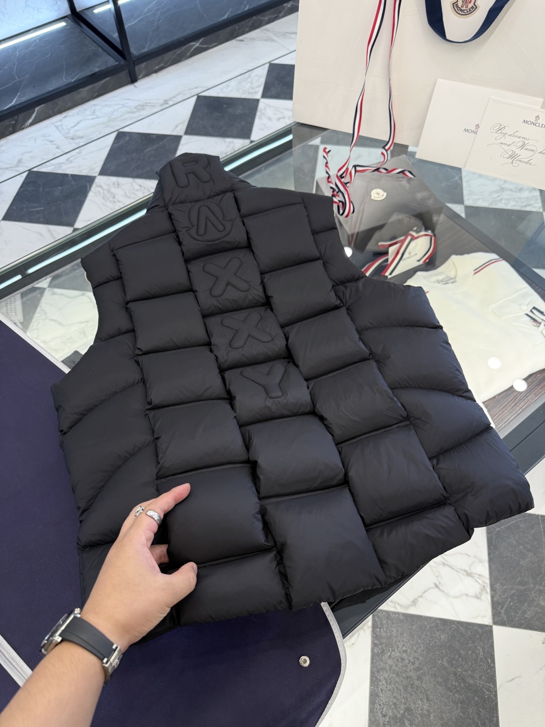 p530 Moncler x Christopher Raxxy 明星同款男女款 3D绗缝拉链羽绒马甲.更多细节实拍.