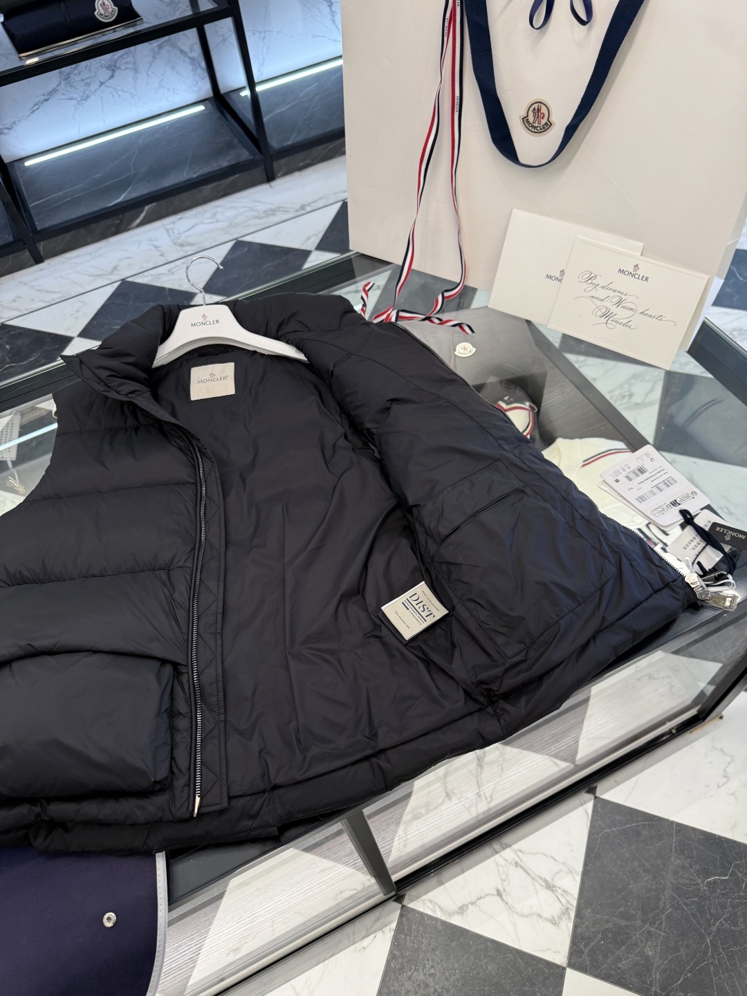 p530 Moncler x Christopher Raxxy 明星同款男女款 3D绗缝拉链羽绒马甲.更多细节实拍.