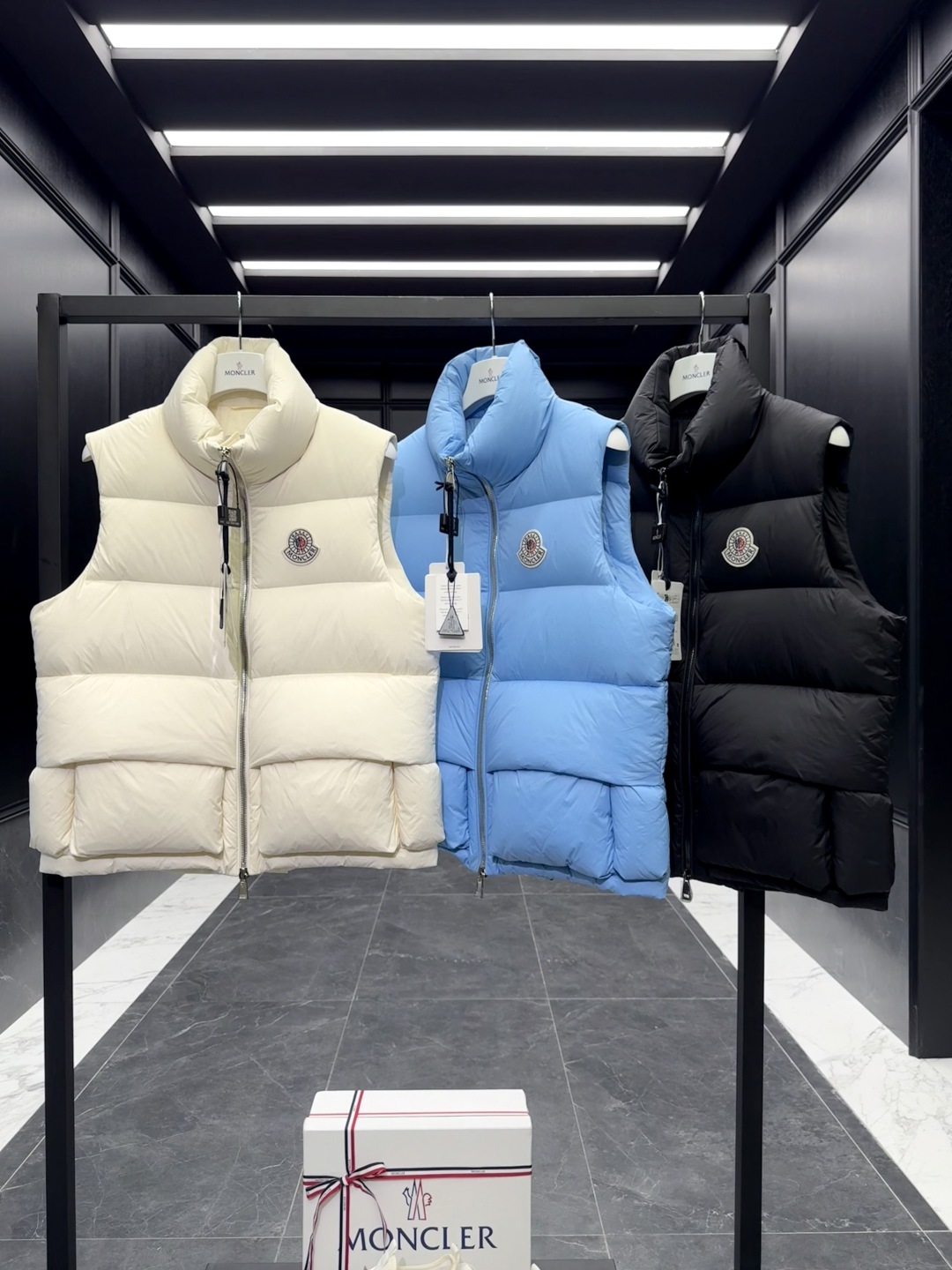 p530 Moncler x Christopher Raxxy 明星同款男女款 3D绗缝拉链羽绒马甲.三色实拍图集展示.