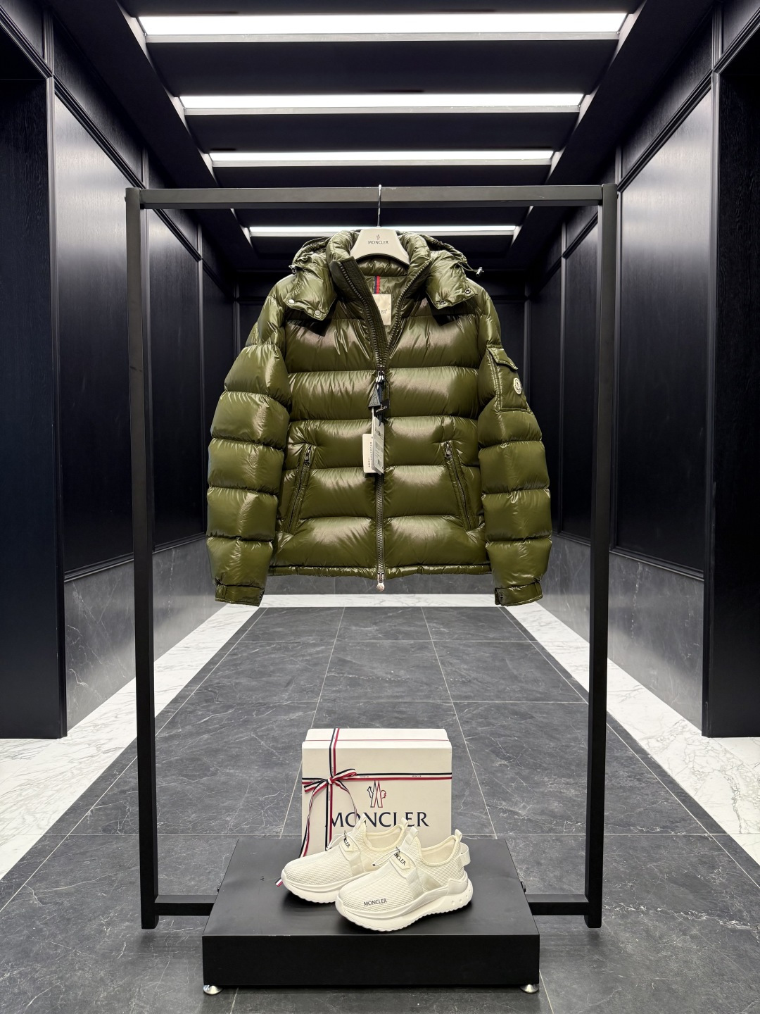 高版本特级羽绒⬆️Moncler Maya经典短款羽绒服夹克外套.⚠️限定配色（橄榄绿），橄榄绿/丛林绿