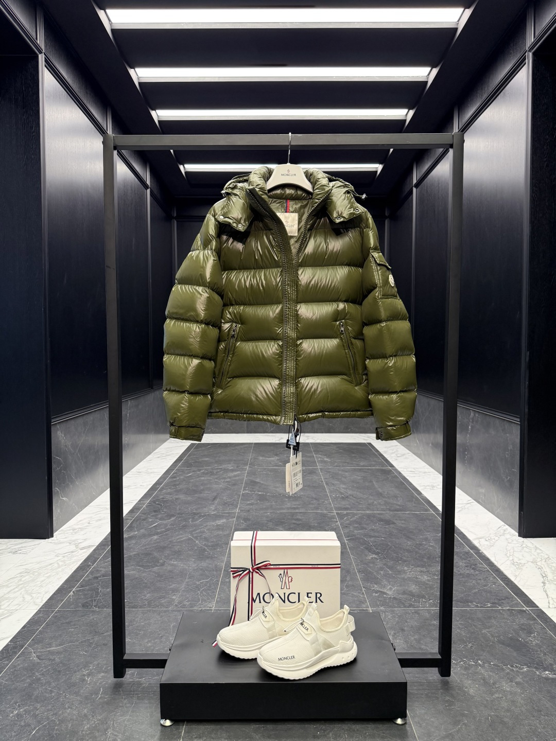 高版本特级羽绒⬆️Moncler Maya经典短款羽绒服夹克外套.⚠️限定配色（橄榄绿），橄榄绿/丛林绿