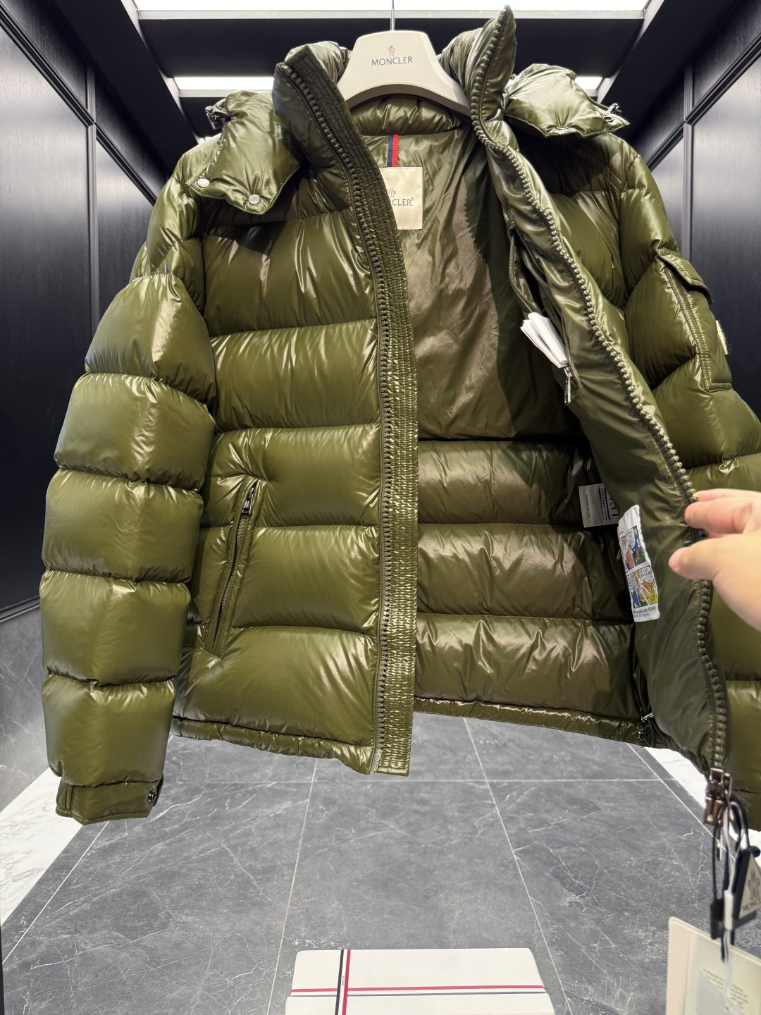 高版本特级羽绒⬆️Moncler Maya经典短款羽绒服夹克外套.⚠️限定配色（橄榄绿），橄榄绿/丛林绿