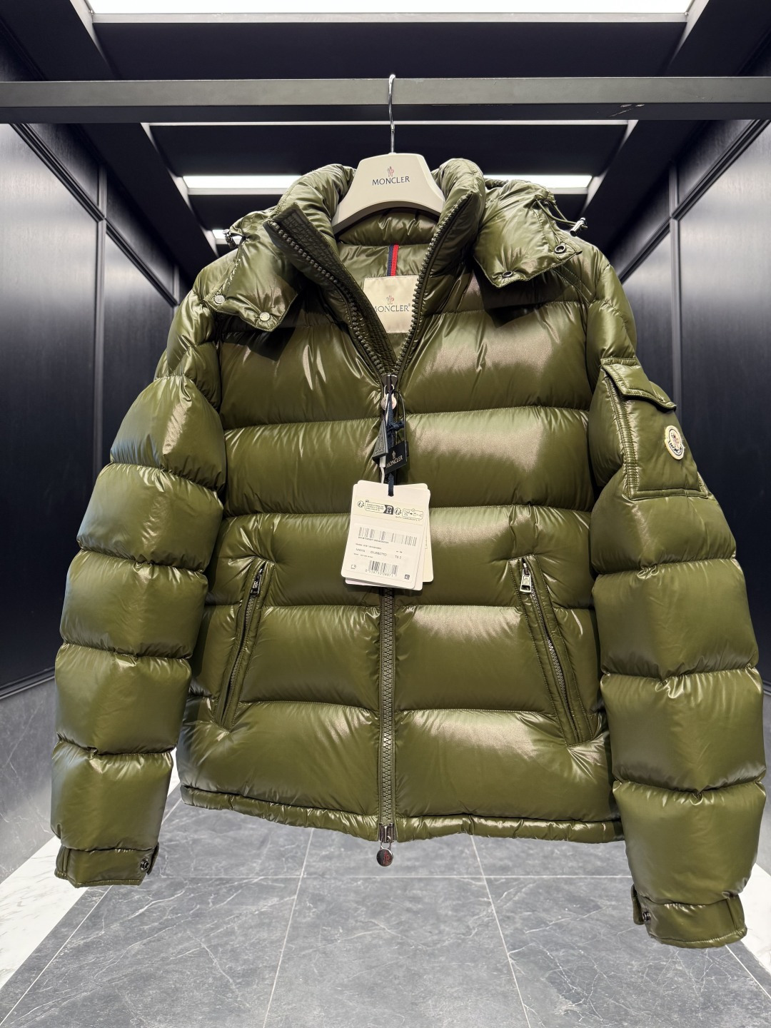 高版本特级羽绒⬆️Moncler Maya经典短款羽绒服夹克外套.⚠️限定配色（橄榄绿），橄榄绿/丛林绿