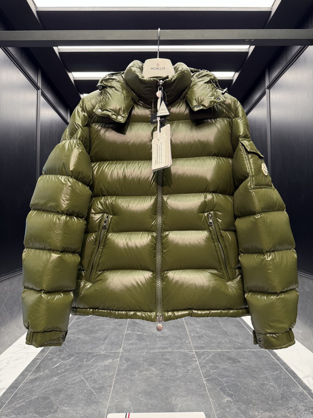 高版本特级羽绒⬆️Moncler Maya经典短款羽绒服夹克外套.⚠️限定配色（橄榄绿），橄榄绿/丛林绿