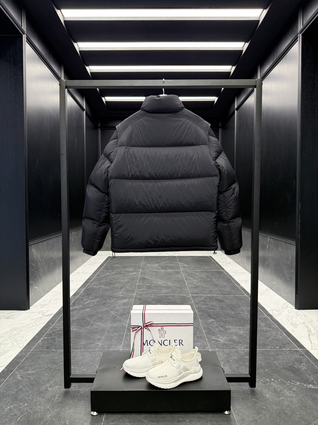 特级羽绒⬆️Moncler Verone(多变造型)男士双面短款羽绒夹克外套.一件衣服四种穿搭.可双面外