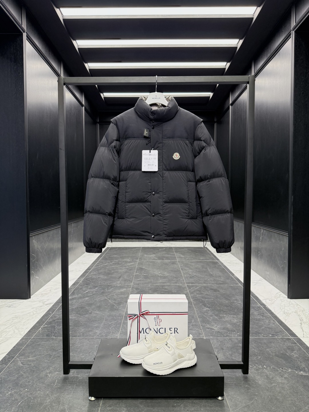 特级羽绒⬆️Moncler Verone(多变造型)男士双面短款羽绒夹克外套.一件衣服四种穿搭.可双面外
