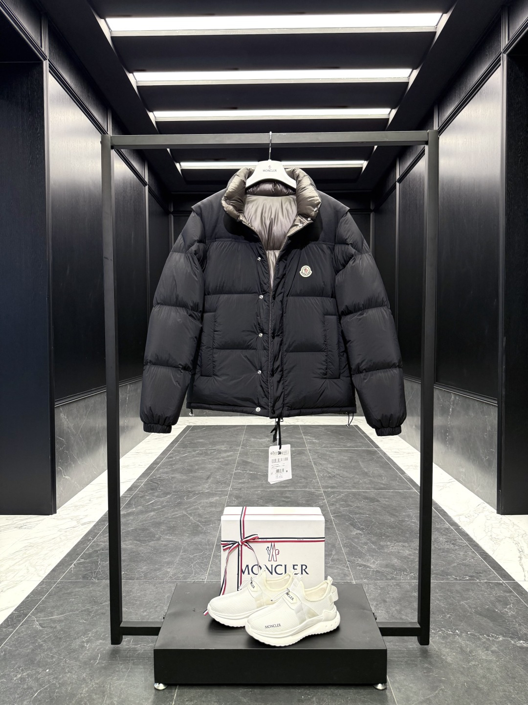 特级羽绒⬆️Moncler Verone(多变造型)男士双面短款羽绒夹克外套.一件衣服四种穿搭.可双面外