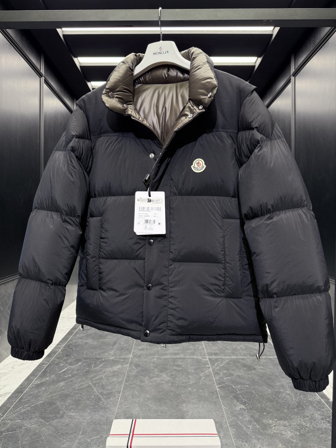 特级羽绒⬆️Moncler Verone(多变造型)男士双面短款羽绒夹克外套.一件衣服四种穿搭.可双面外