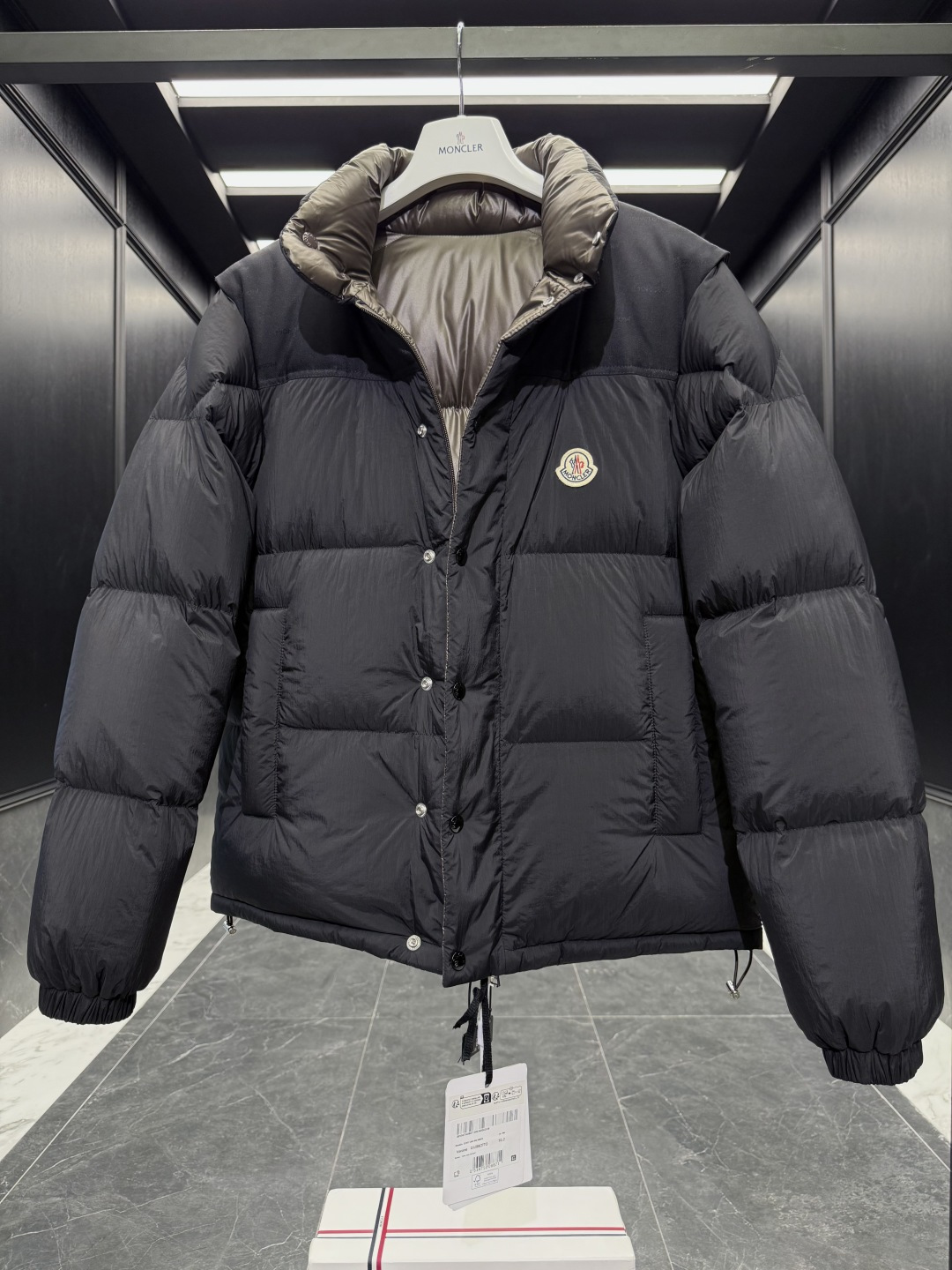 特级羽绒⬆️Moncler Verone(多变造型)男士双面短款羽绒夹克外套.一件衣服四种穿搭.可双面外