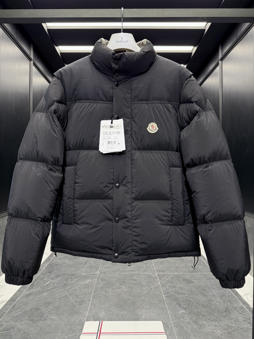 特级羽绒⬆️Moncler Verone(多变造型)男士双面短款羽绒夹克外套.一件衣服四种穿搭.可双面外