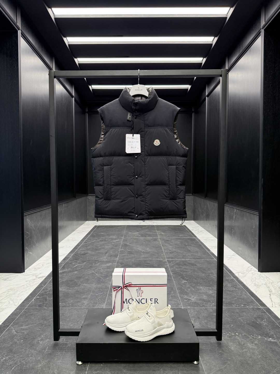 Moncler Verone（多变造型）男士双面短款羽绒夹克外套.可双面外套/可双面马甲/一件衣服四种穿