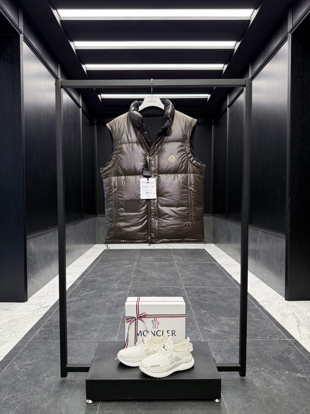 Moncler Verone（多变造型）男士双面短款羽绒夹克外套.可双面外套/可双面马甲/一件衣服四种穿