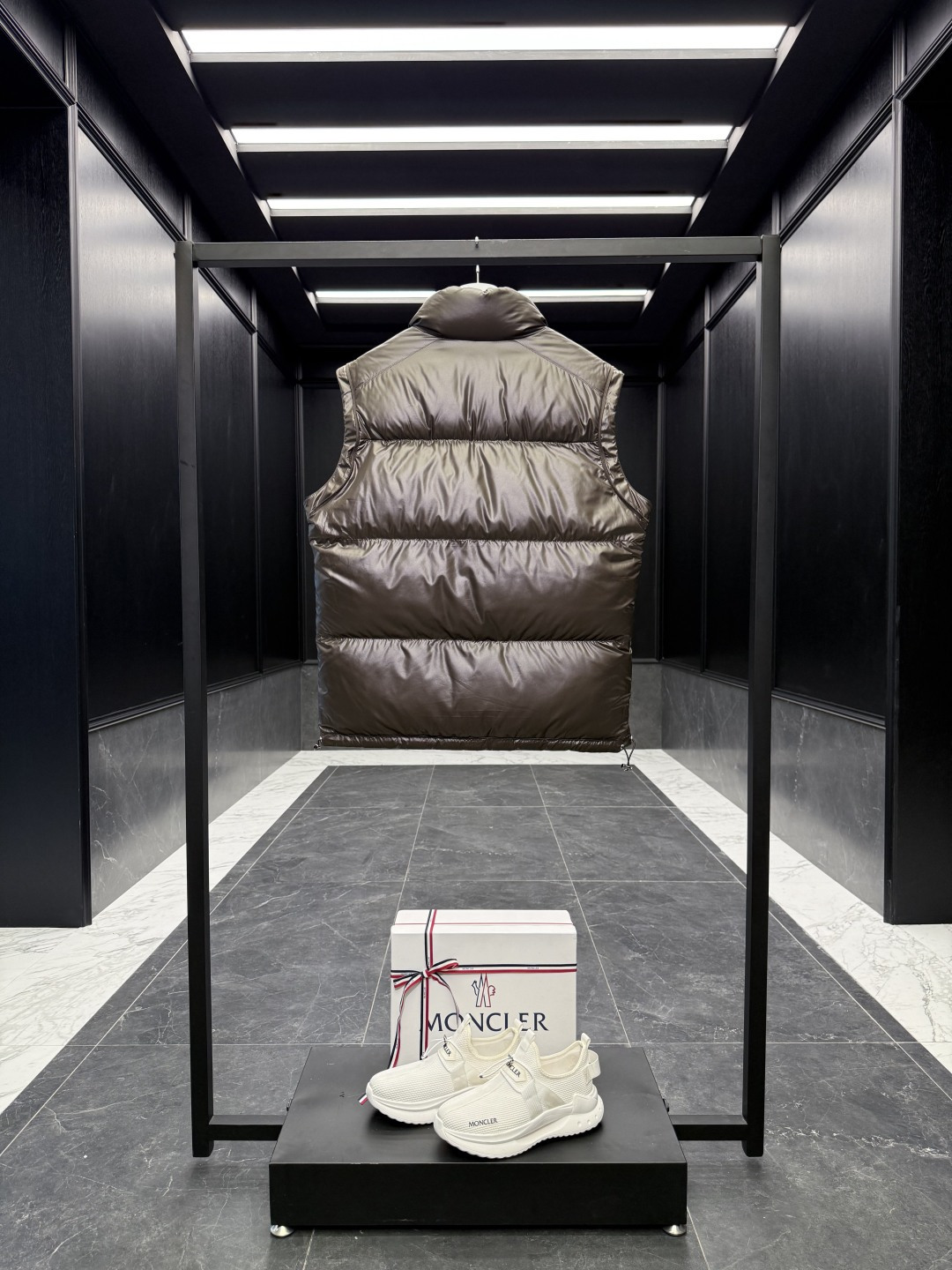 Moncler Verone（多变造型）男士双面短款羽绒夹克外套.可双面外套/可双面马甲/一件衣服四种穿