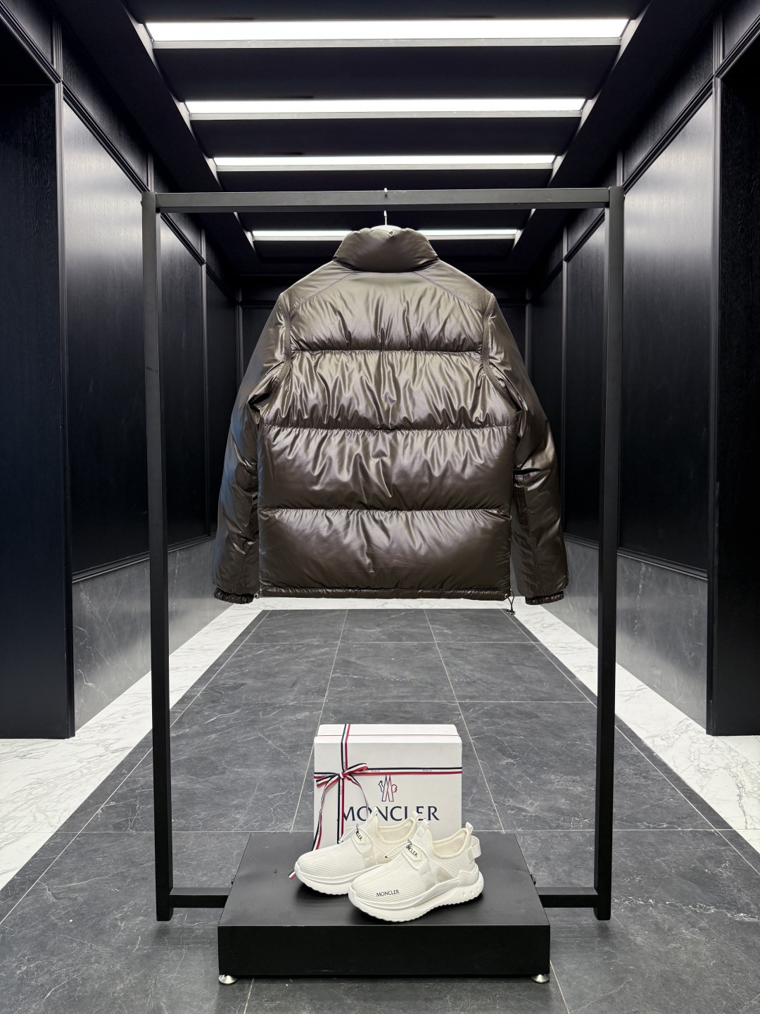 Moncler Verone（多变造型）男士双面短款羽绒夹克外套.可双面外套/可双面马甲/一件衣服四种穿