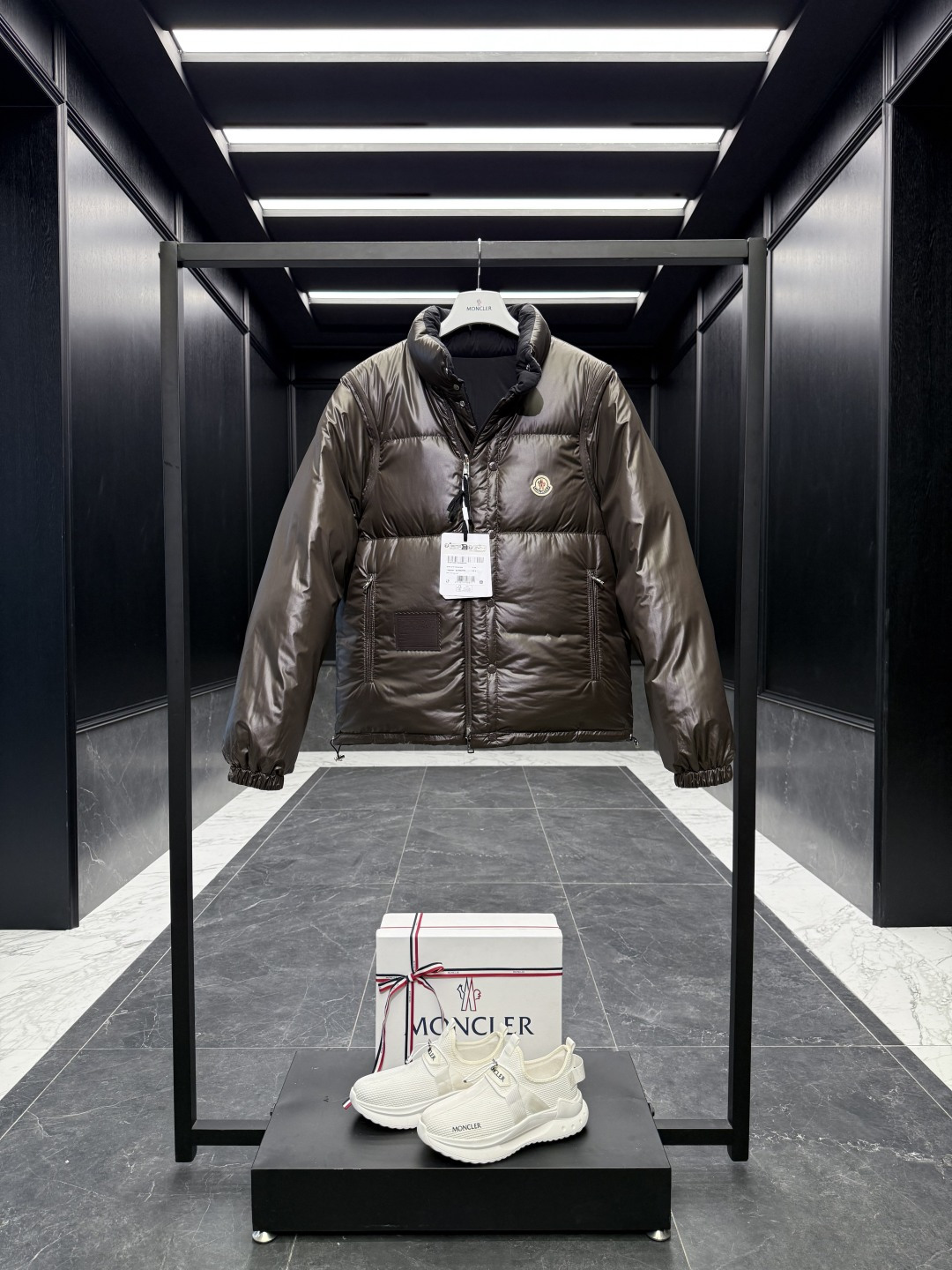 Moncler Verone（多变造型）男士双面短款羽绒夹克外套.可双面外套/可双面马甲/一件衣服四种穿