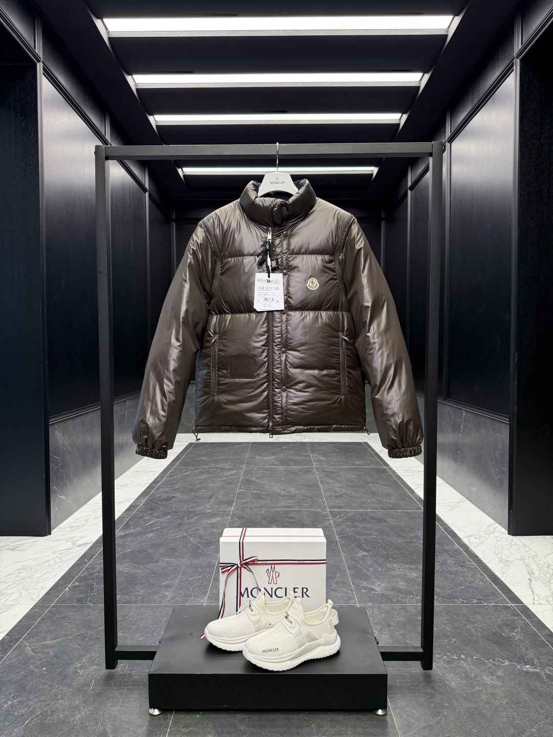 Moncler Verone（多变造型）男士双面短款羽绒夹克外套.可双面外套/可双面马甲/一件衣服四种穿