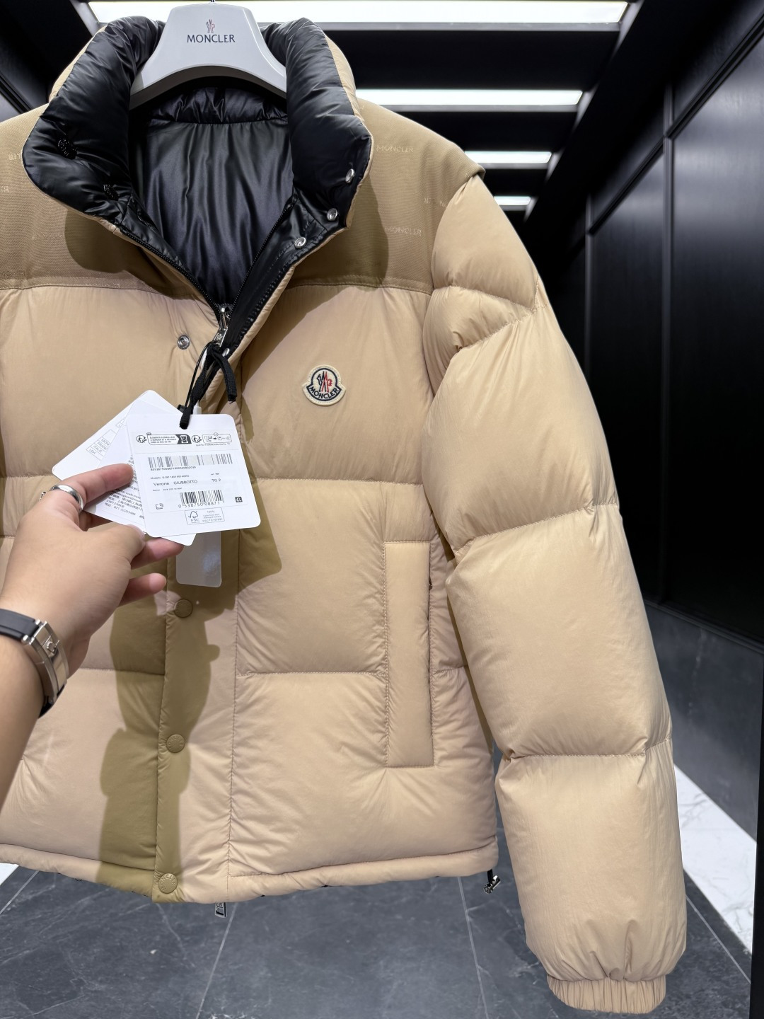 特级羽绒⬆️Moncler Verone(多变造型)男士双面短款羽绒夹克外套.一件衣服四种穿搭.可双面外