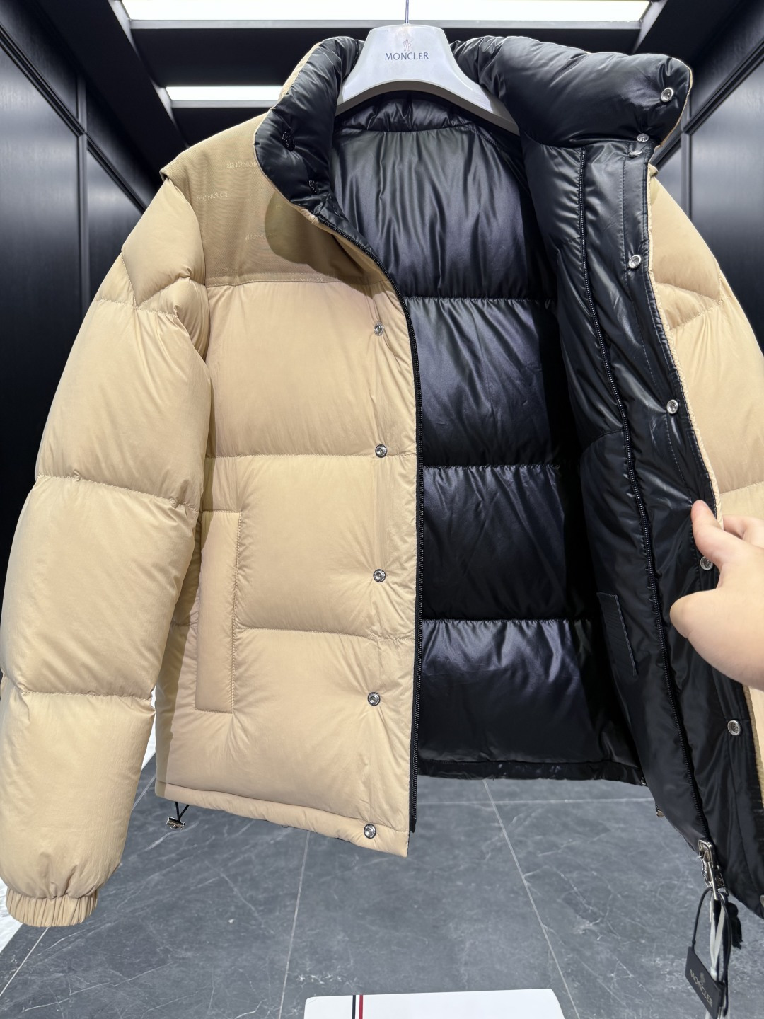 特级羽绒⬆️Moncler Verone(多变造型)男士双面短款羽绒夹克外套.一件衣服四种穿搭.可双面外