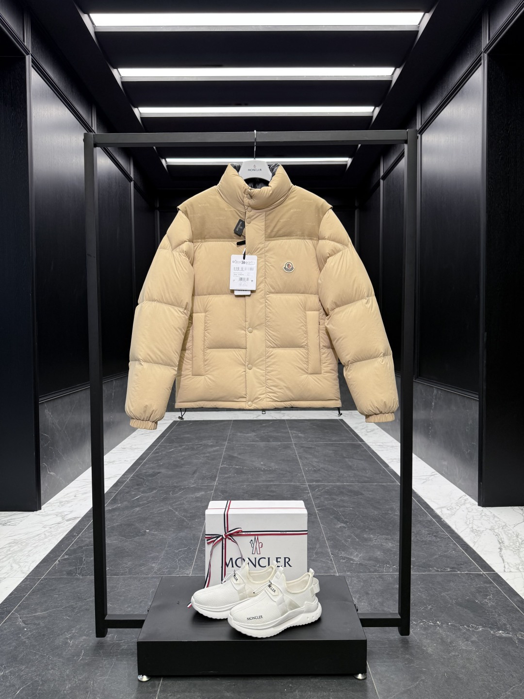 特级羽绒⬆️Moncler Verone(多变造型)男士双面短款羽绒夹克外套.一件衣服四种穿搭.可双面外