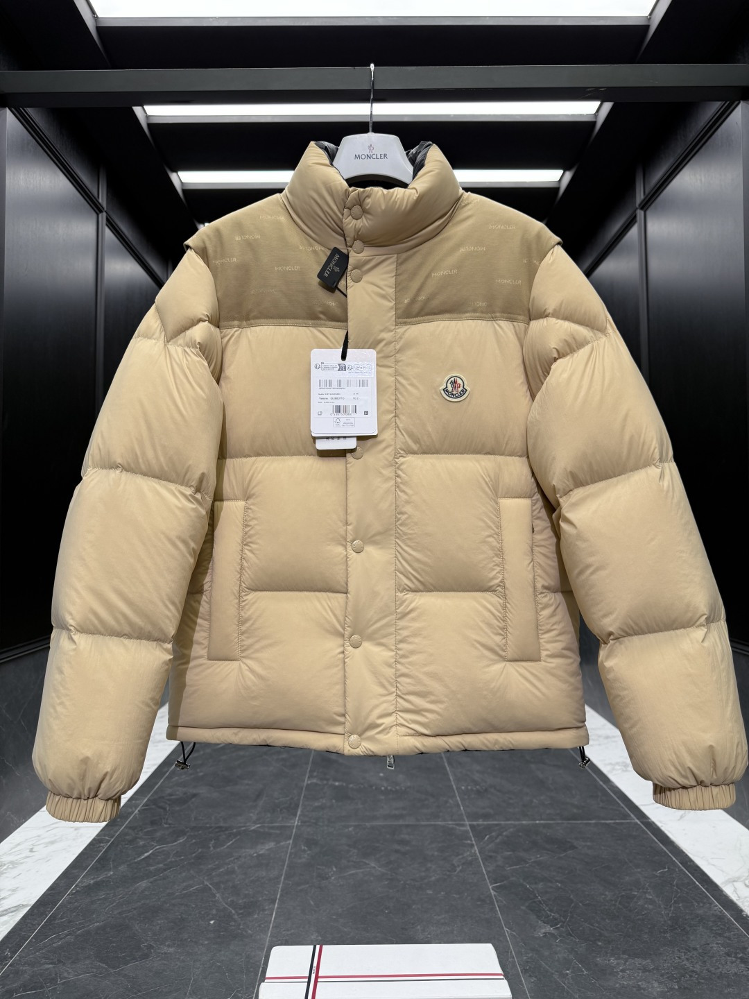 特级羽绒⬆️Moncler Verone(多变造型)男士双面短款羽绒夹克外套.一件衣服四种穿搭.可双面外