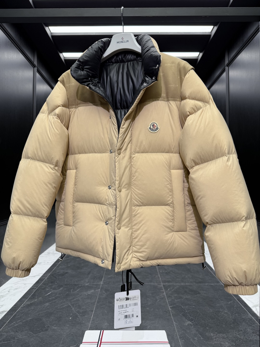 特级羽绒⬆️Moncler Verone(多变造型)男士双面短款羽绒夹克外套.一件衣服四种穿搭.可双面外