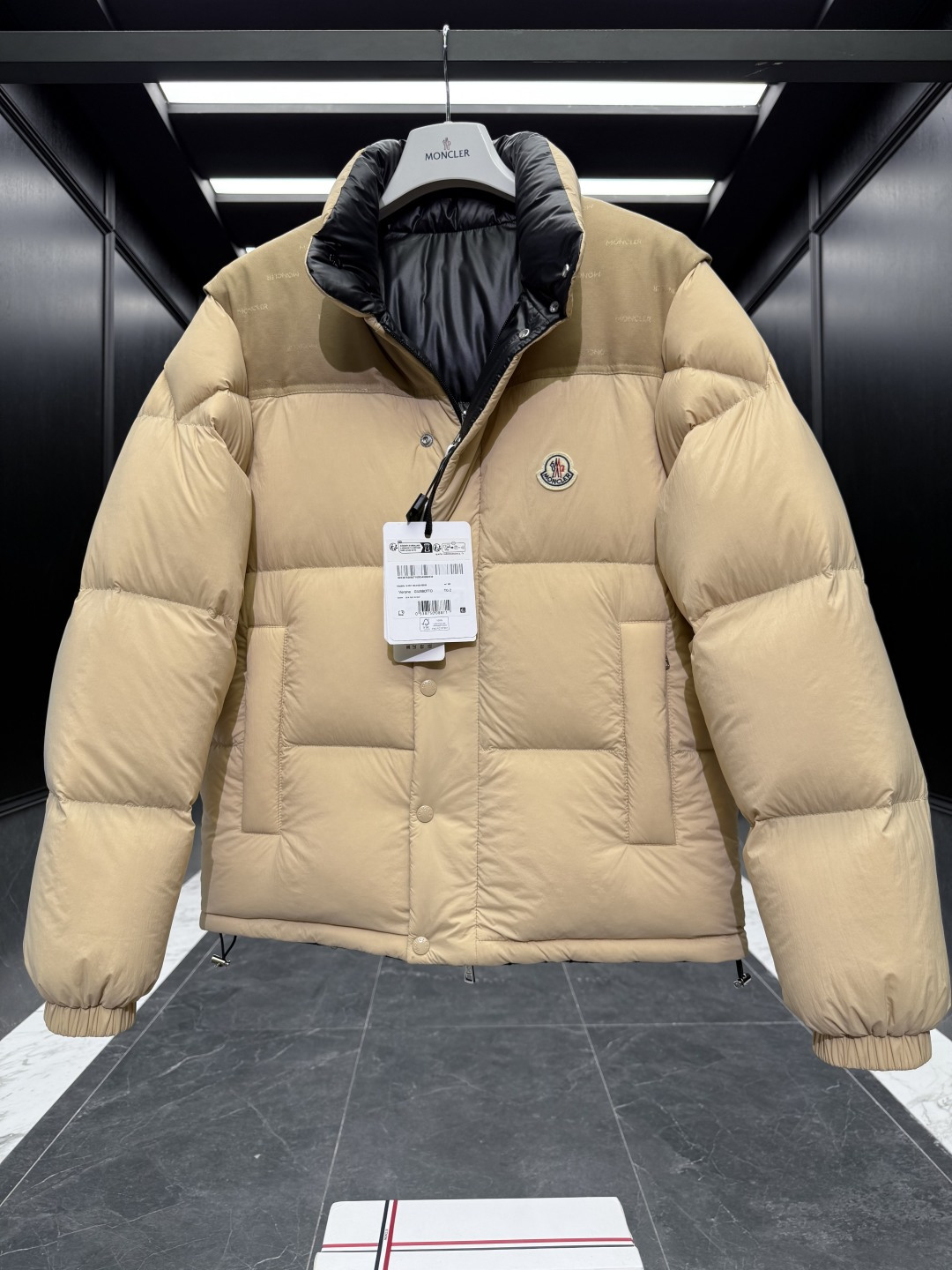 特级羽绒⬆️Moncler Verone(多变造型)男士双面短款羽绒夹克外套.一件衣服四种穿搭.可双面外