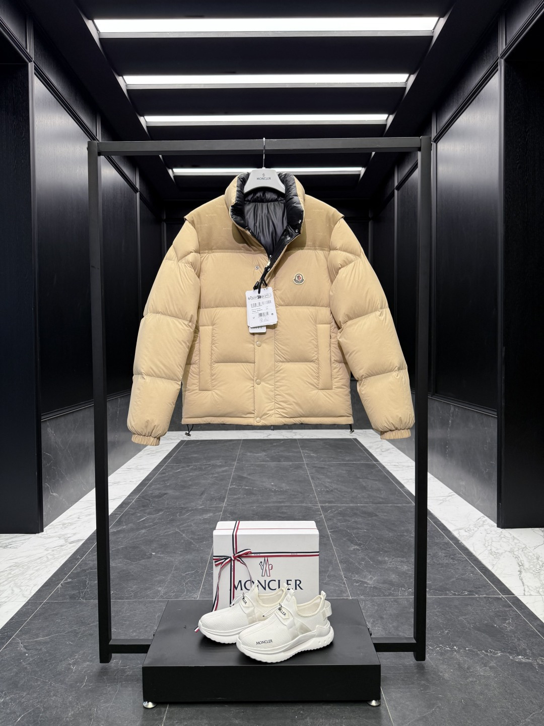 特级羽绒⬆️Moncler Verone(多变造型)男士双面短款羽绒夹克外套.一件衣服四种穿搭.可双面外