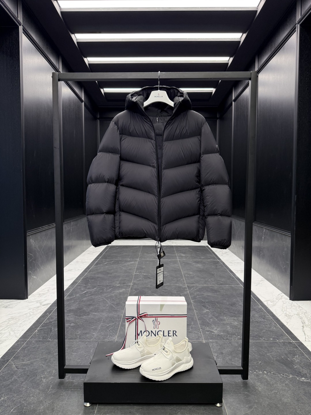 特级羽绒⬆️Moncler Forez男士连帽短款羽绒夹克外套.(连帽可脱卸.可变立领夹克)特级鹅绒填充