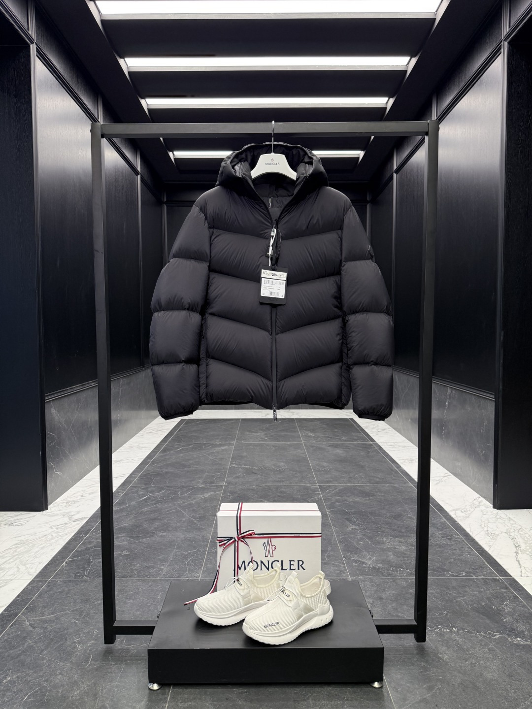 特级羽绒⬆️Moncler Forez男士连帽短款羽绒夹克外套.(连帽可脱卸.可变立领夹克)特级鹅绒填充