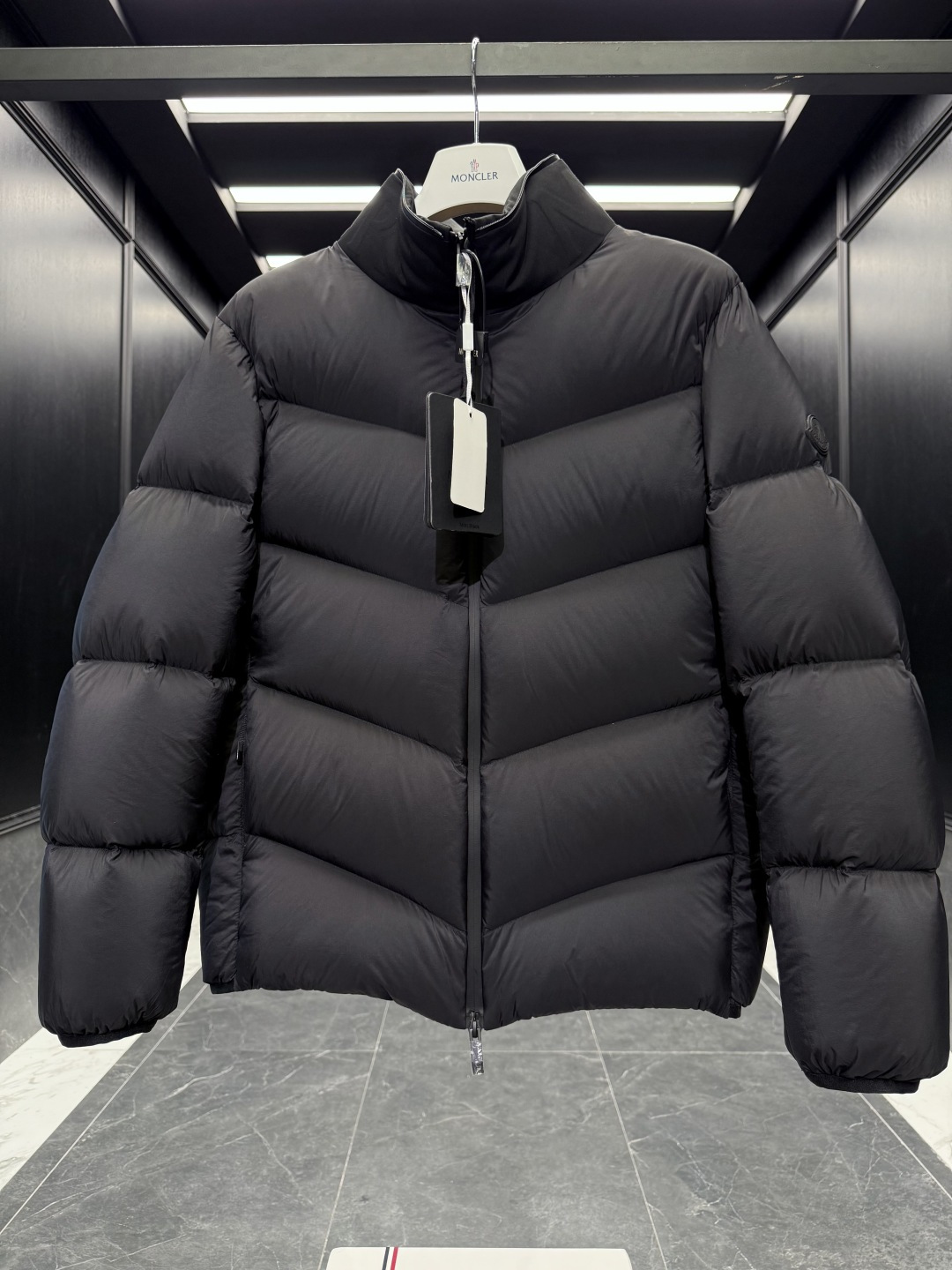 特级羽绒⬆️Moncler Forez男士连帽短款羽绒夹克外套.(连帽可脱卸.可变立领夹克)特级鹅绒填充